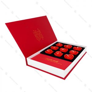 جعبه شمع کادوئی گل قرمز طرح کتاب